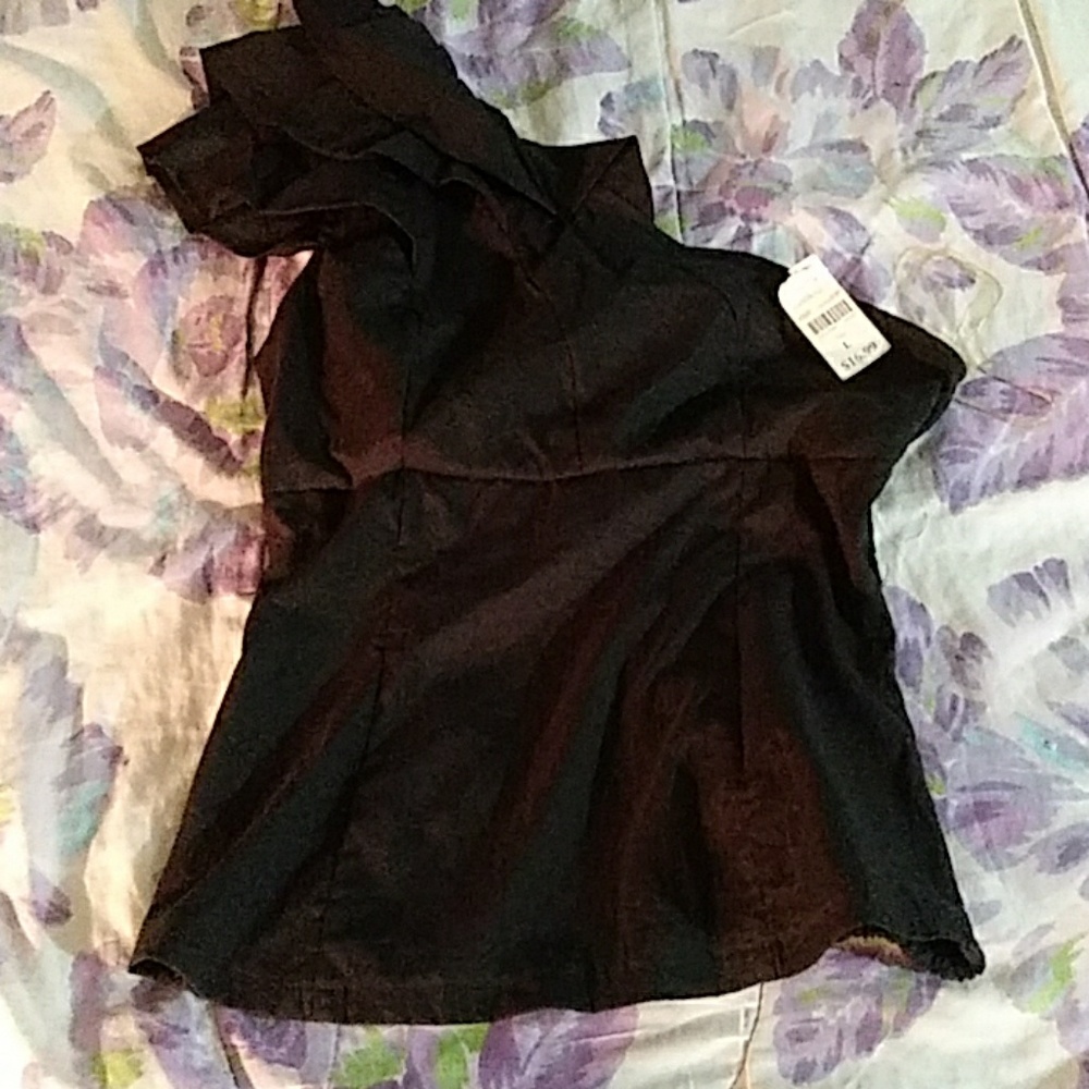 Black one shoulder shirt